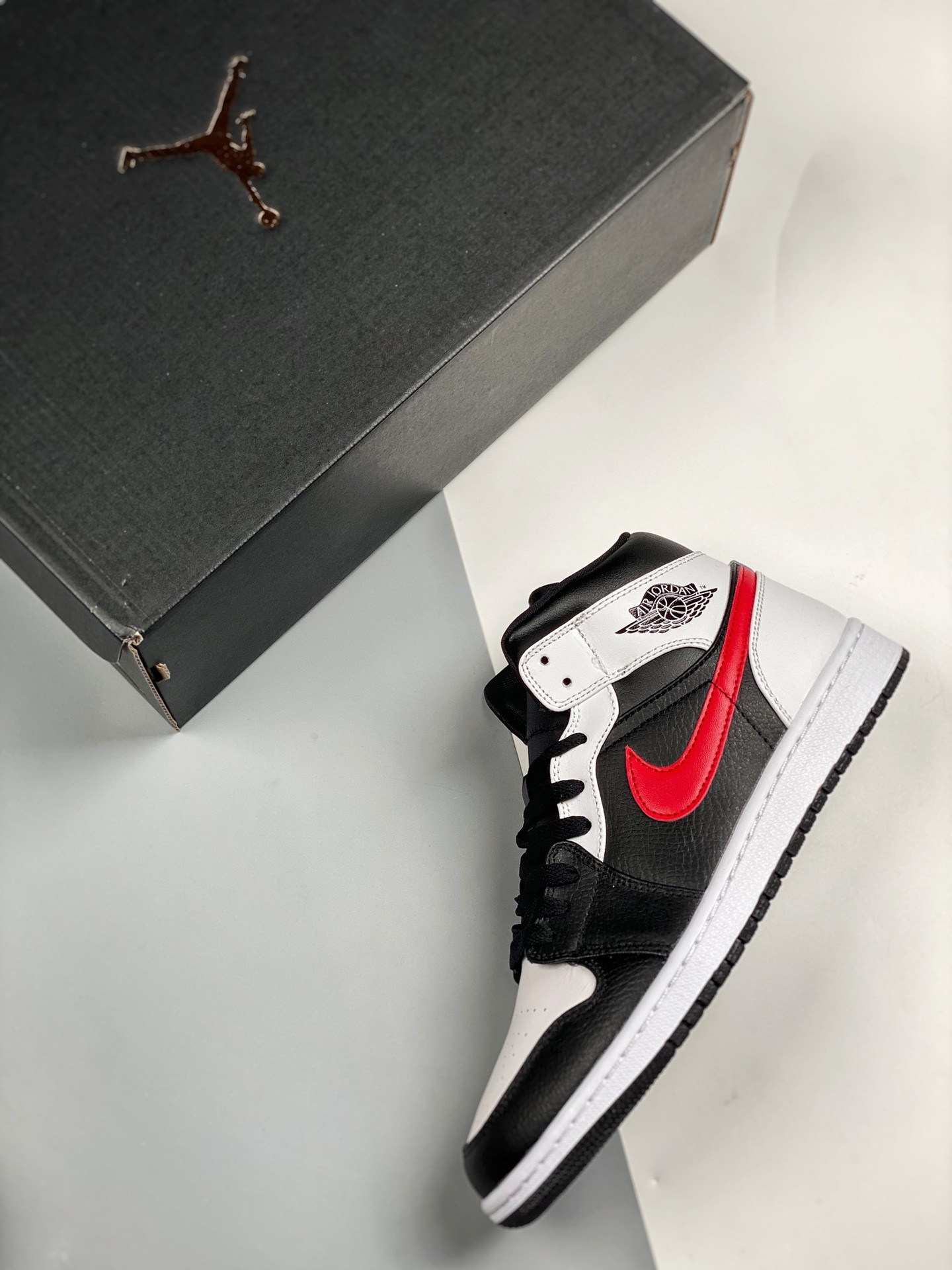 Air Jordan 1 Mid Chicago Black Chile Red-White For Sale