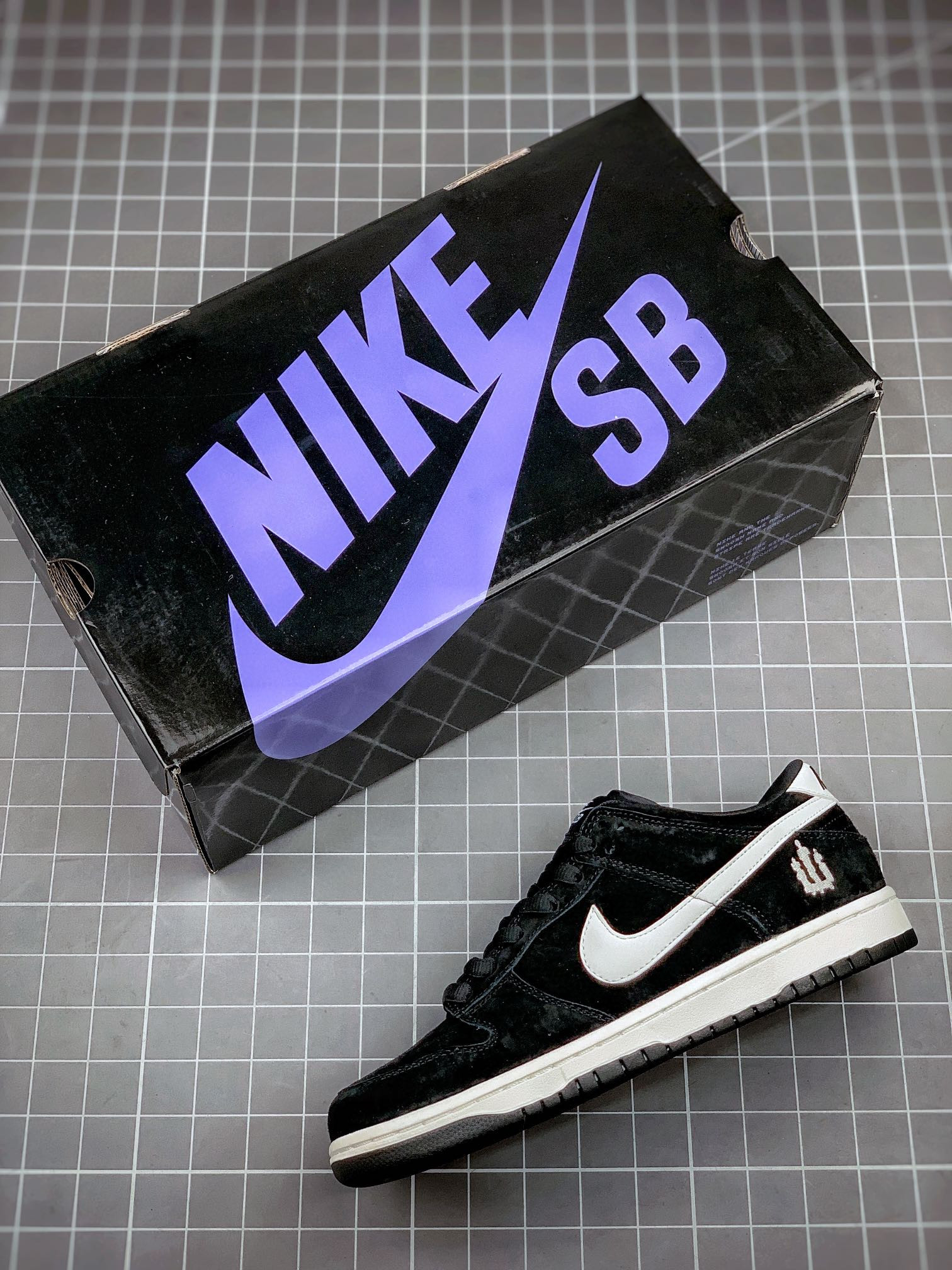 Nike SB Dunk Low Wiegers White Black 304292-014 For Sale