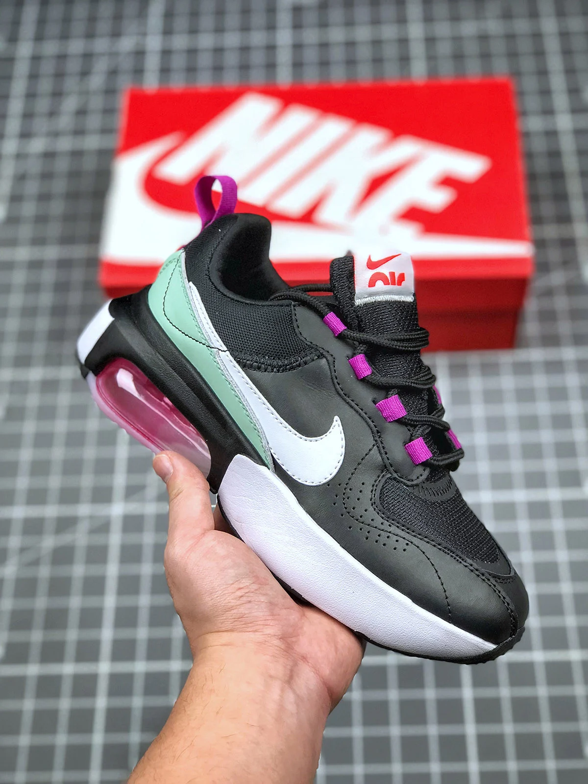 Nike WMNS Air Max Verona Black Summit White-Fire Pink For Sale