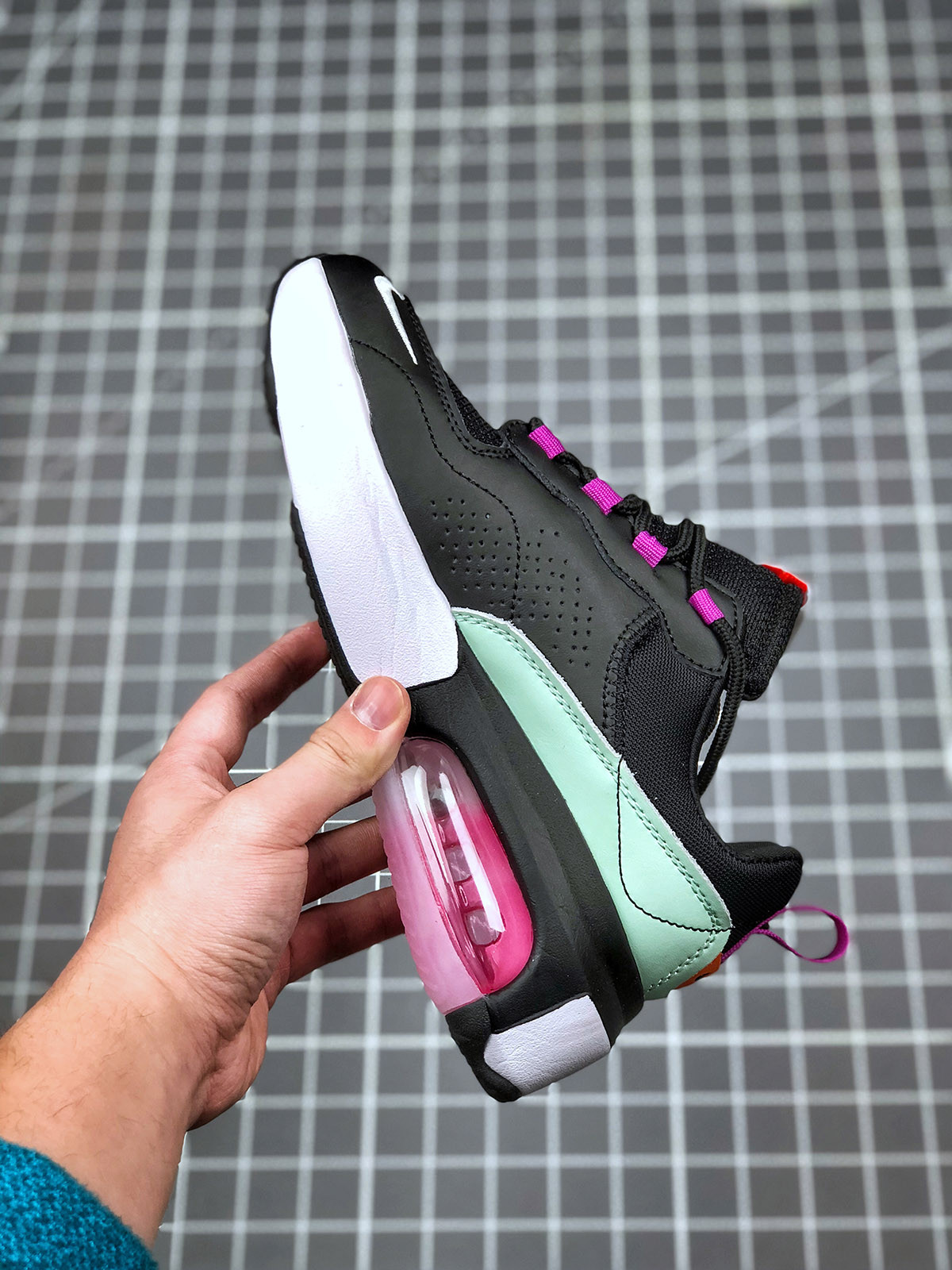Nike WMNS Air Max Verona Black Summit White-Fire Pink For Sale